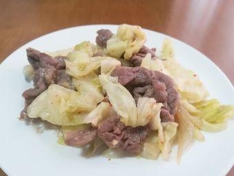 牛肉とキャベツのにんにく炒め