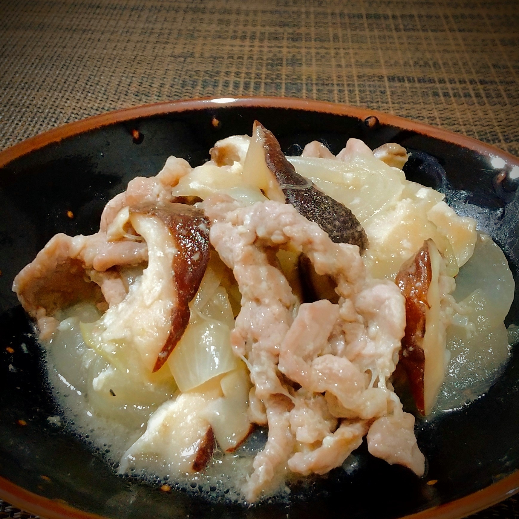 塩麴 DE 豚こま肉炒め ～ 椎茸と玉ねぎ ～