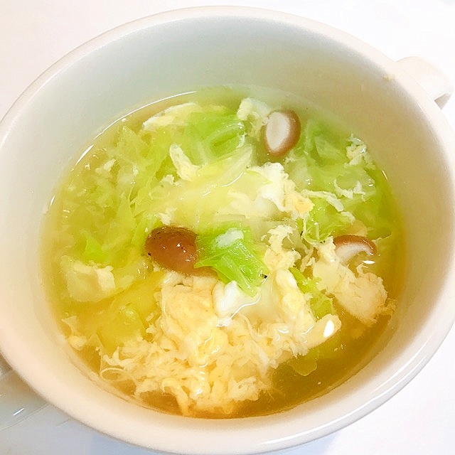 あったまります☆白菜と椎茸のコンソメ卵スープ