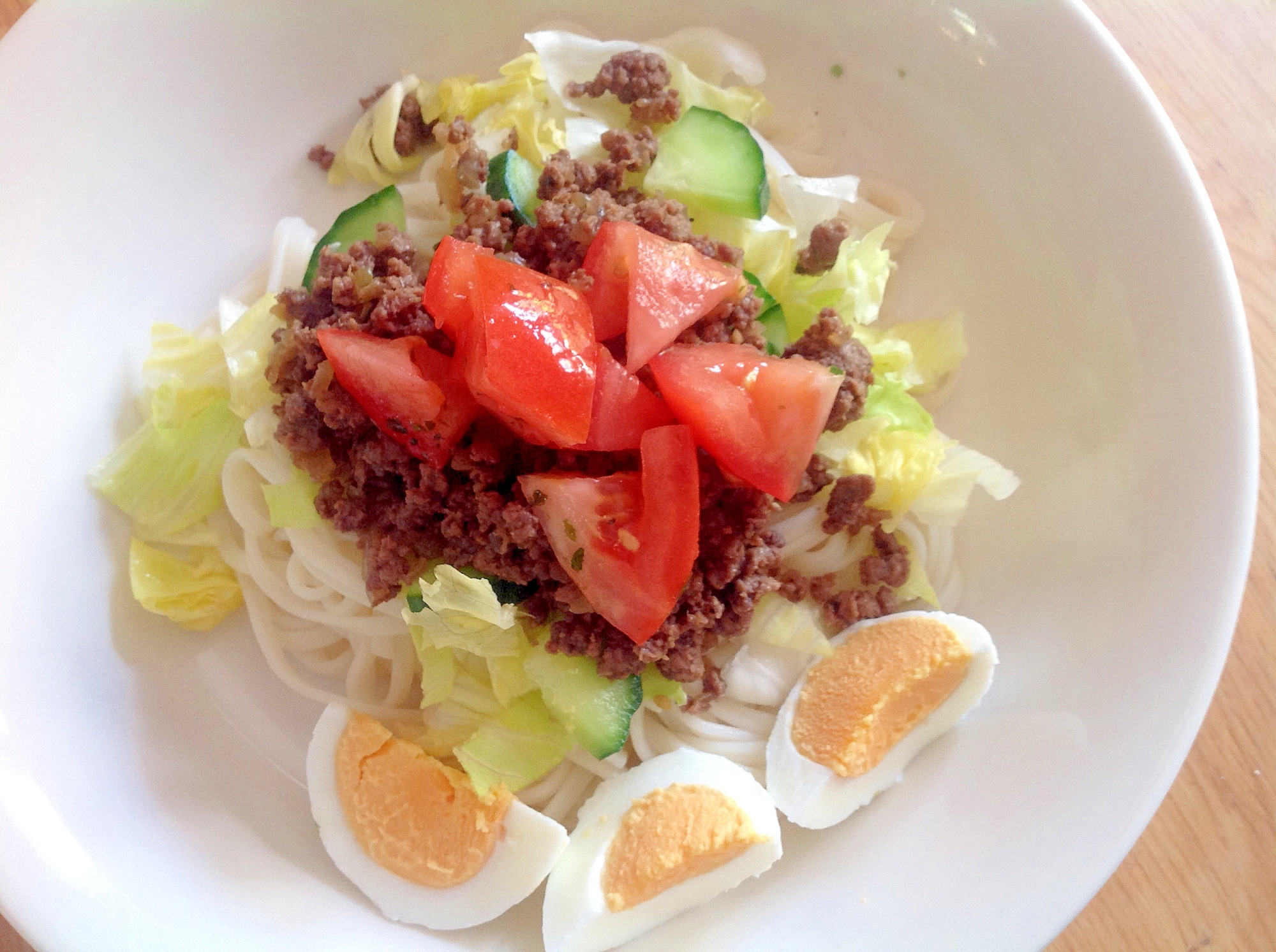 牛そぼろ乗せ冷やしうどん