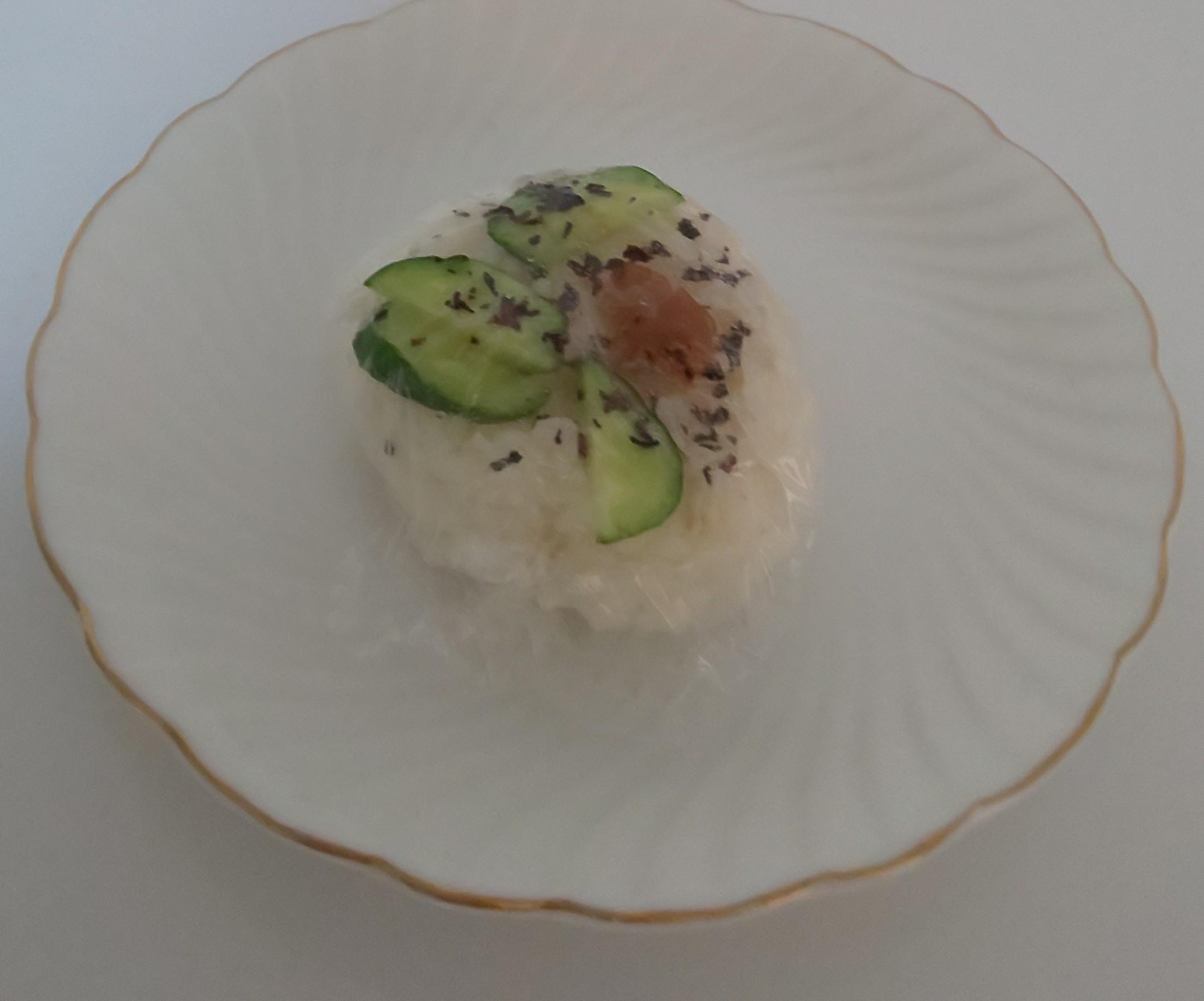 きゅうりとゆかり梅おにぎり
