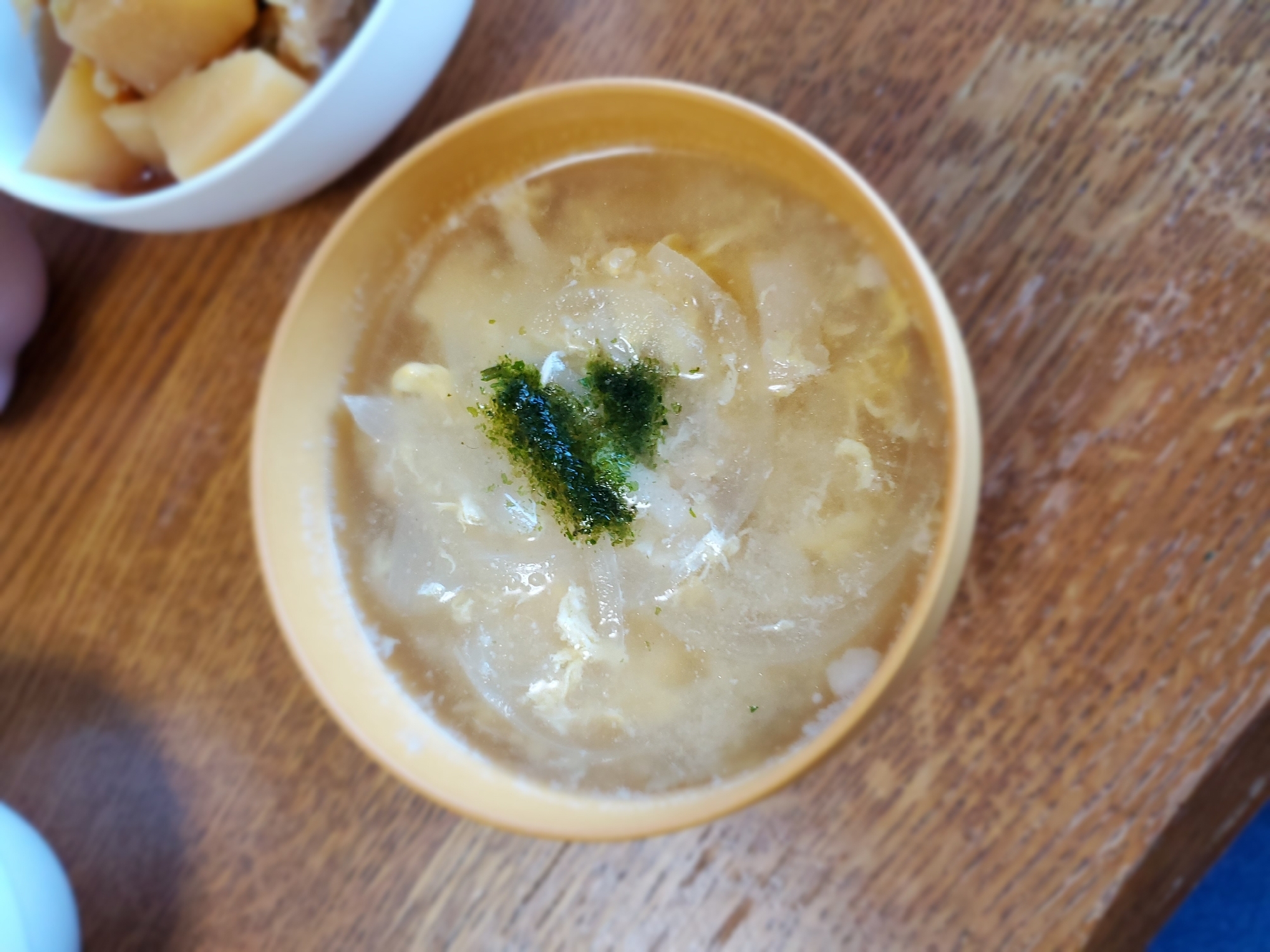 玉ねぎと麩の卵とじ味噌汁