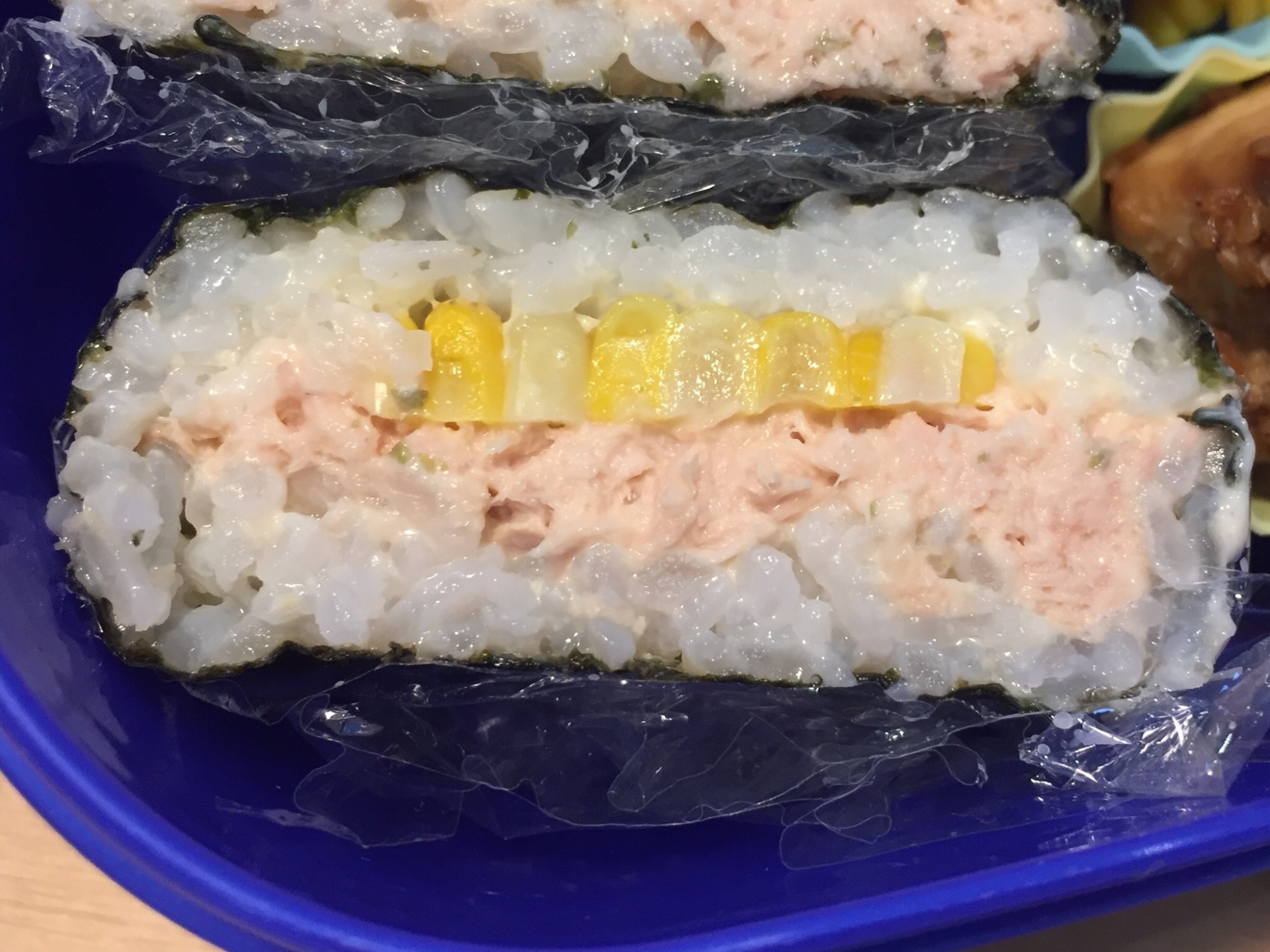 酢飯で ハーフサイズのおにぎらず ツナ コーン レシピ 作り方 By ひろぱんだ 楽天レシピ