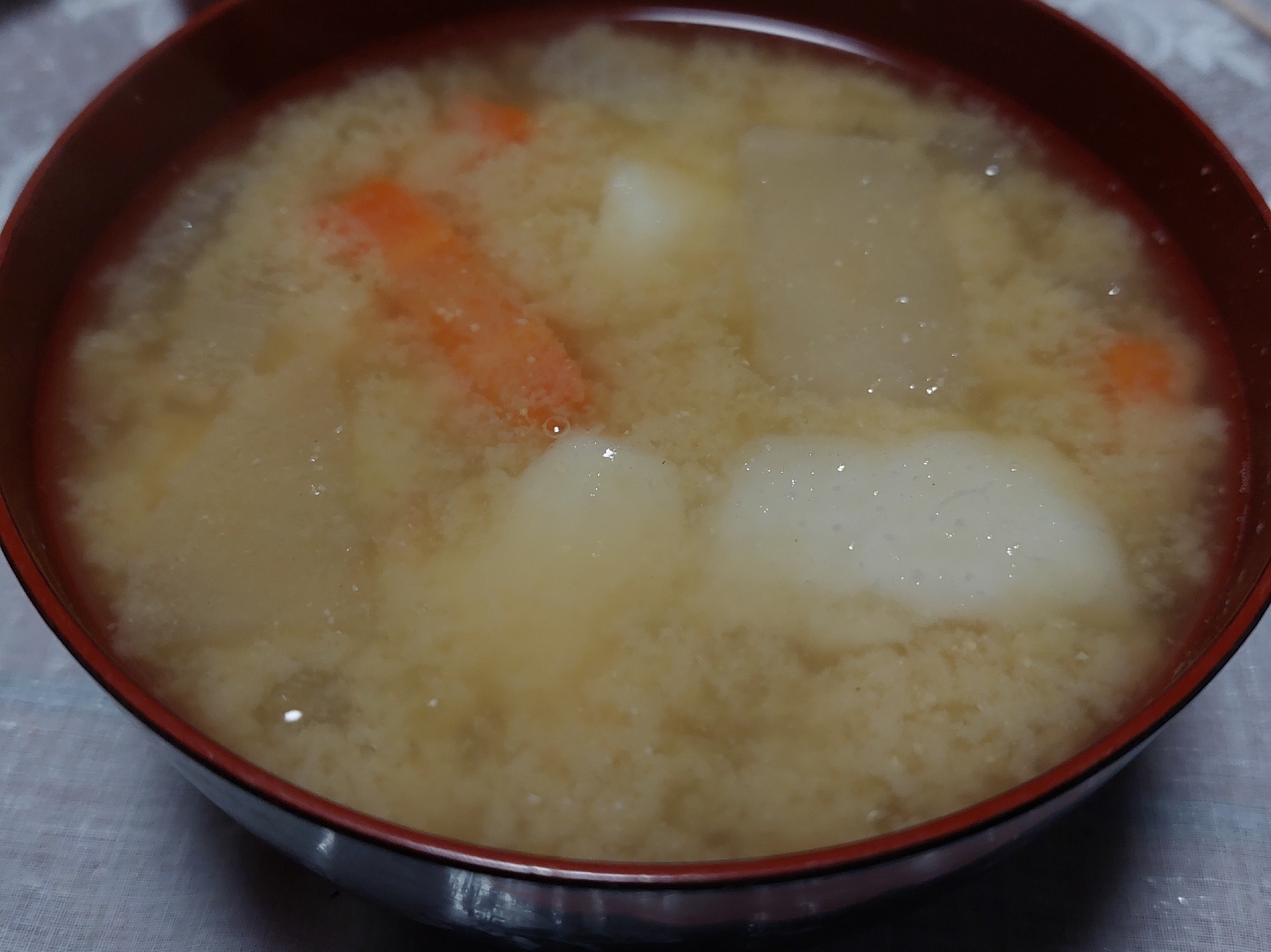 里芋 にんじん 大根 味噌汁