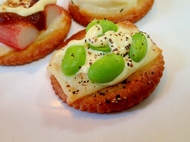 ペッパー/マヨで　チーズと枝豆の焼きリッツ