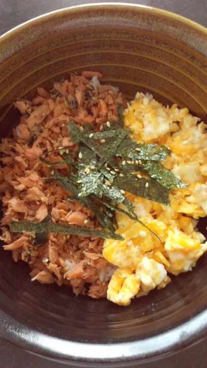 レンジで簡単★鮭と卵の２色丼！