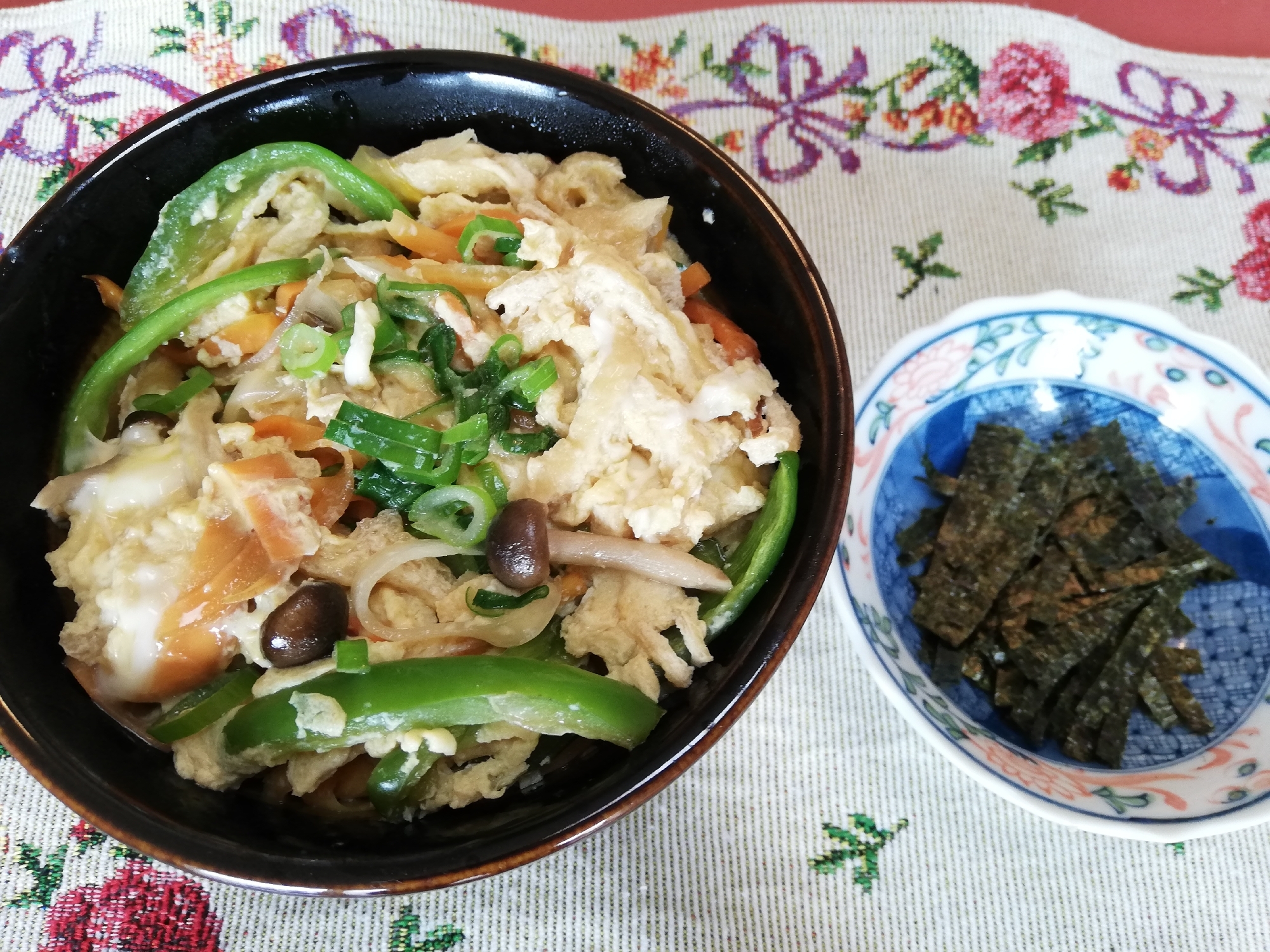 時短簡単！薄揚げと野菜たっぷり丼