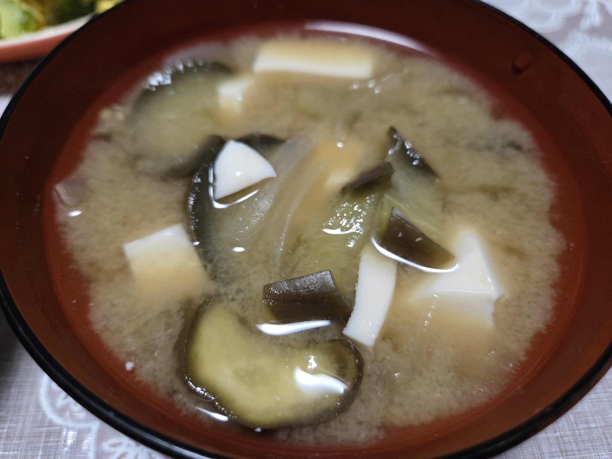 なす 豆腐 玉ねぎのお味噌汁