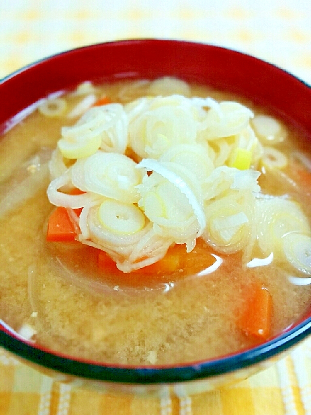 おかずにもなる♪根野菜タップリのお味噌汁