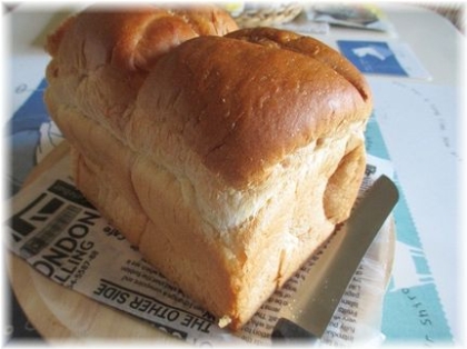 こんにちわ（＾ｃ＾）　最近サンドイッチに目覚めたワタシ（遅いｗ）・・このパンで何をサンドしようかな♪　焼きたてパンのとってもいい香りがしています＾＾*