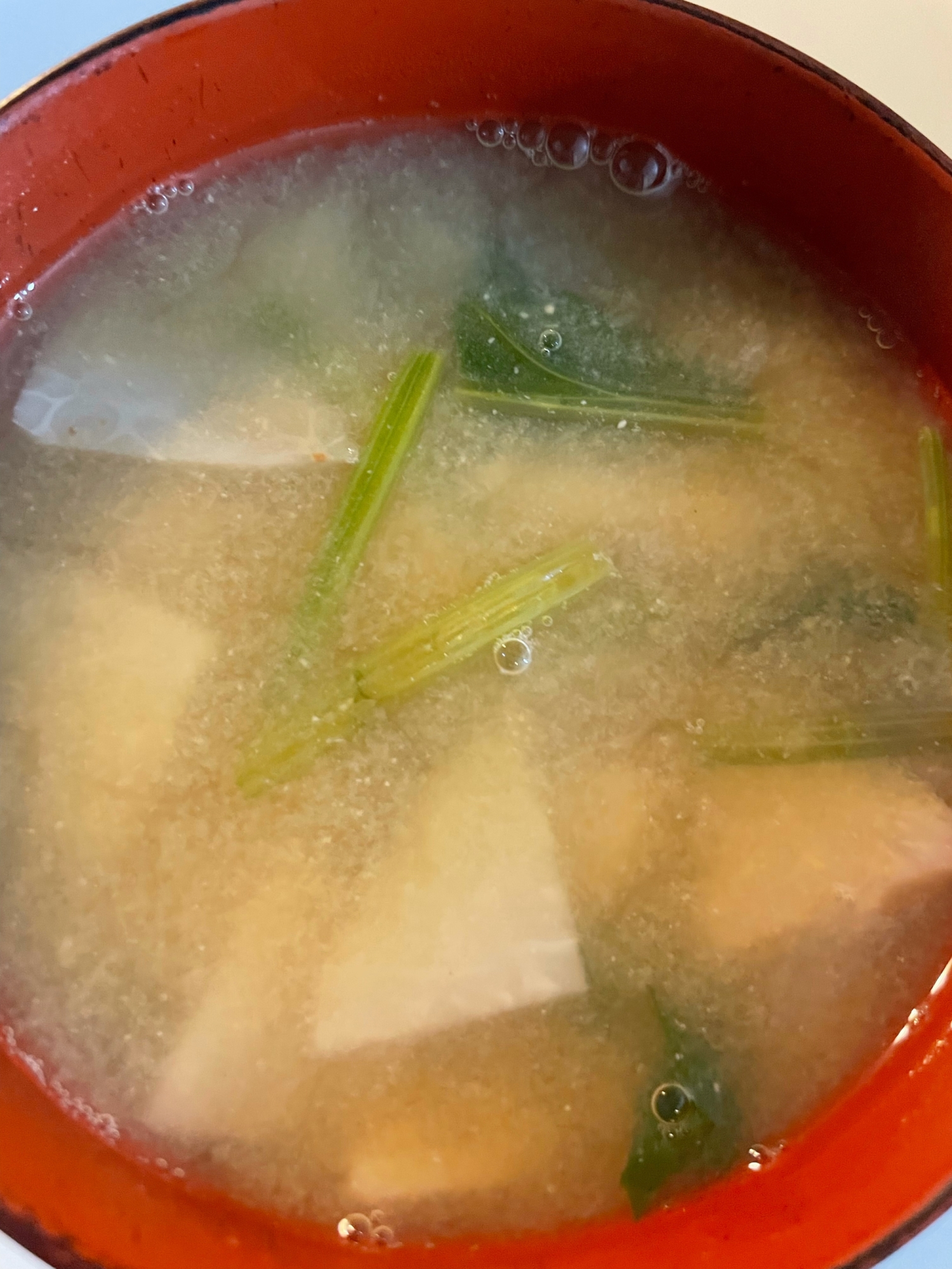 里芋とほうれん草の味噌汁