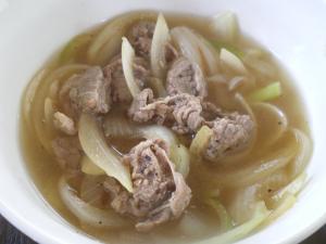 玉葱と牛肉の中華スープ