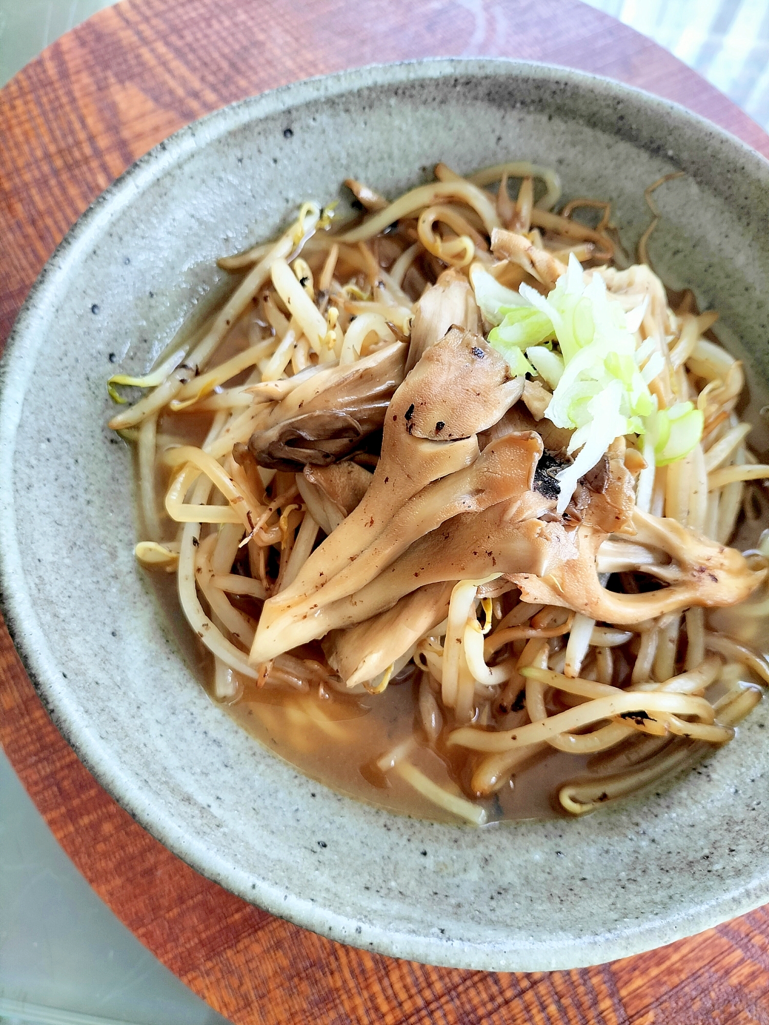 舞茸ともやしの味噌胡椒ラーメン♪