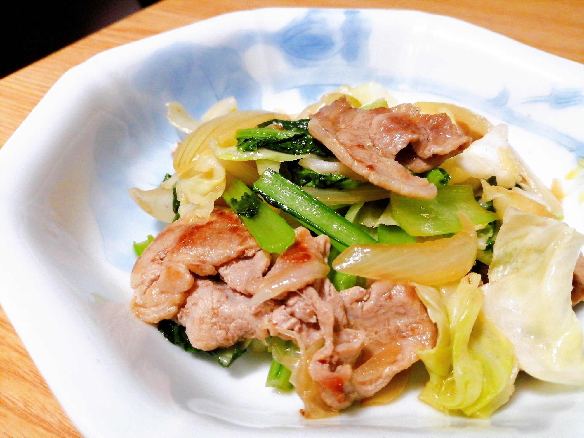 豚肉とキャベツと小松菜と玉ねぎの炒め物