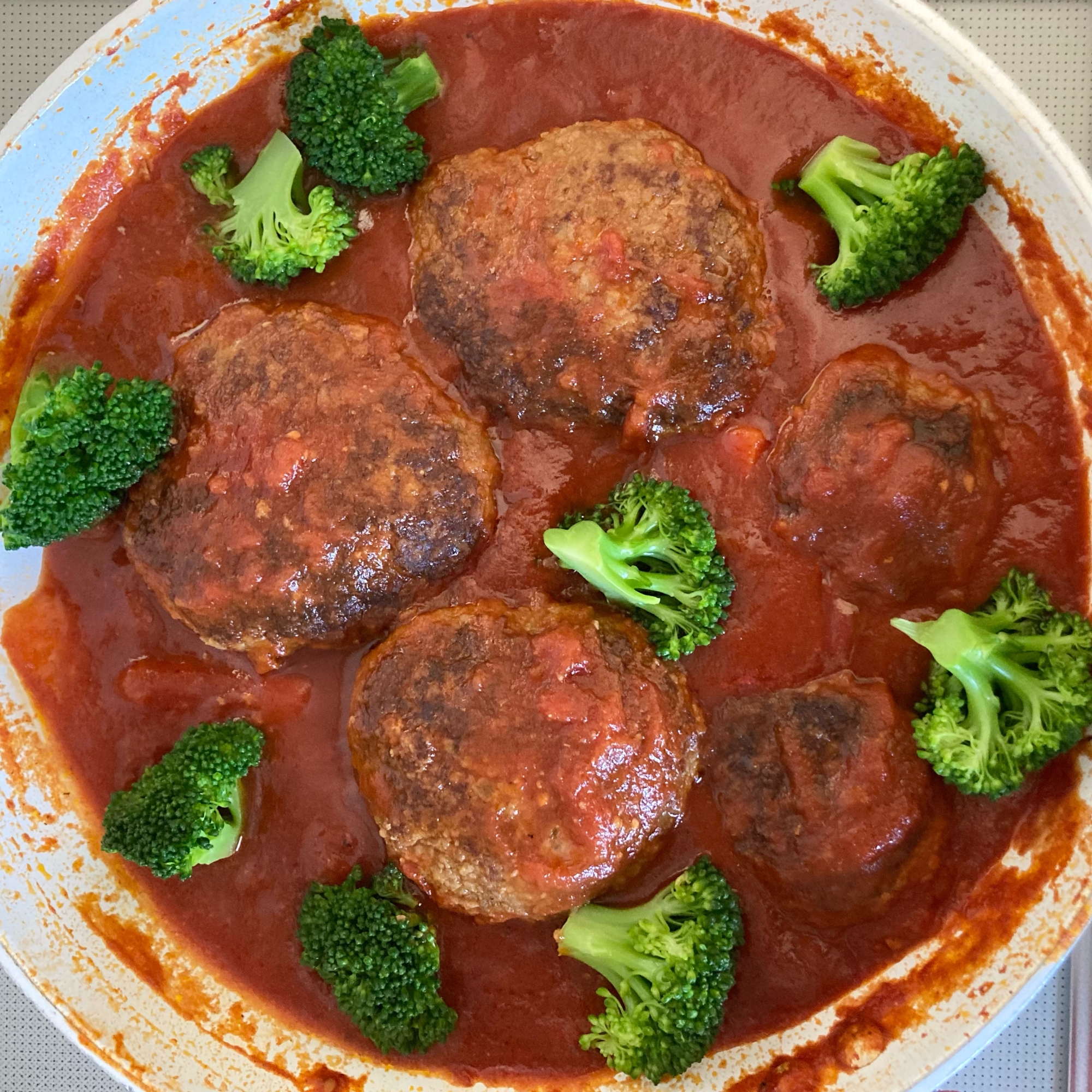 子供に人気⟡.·トマトソース煮込みハンバーグ