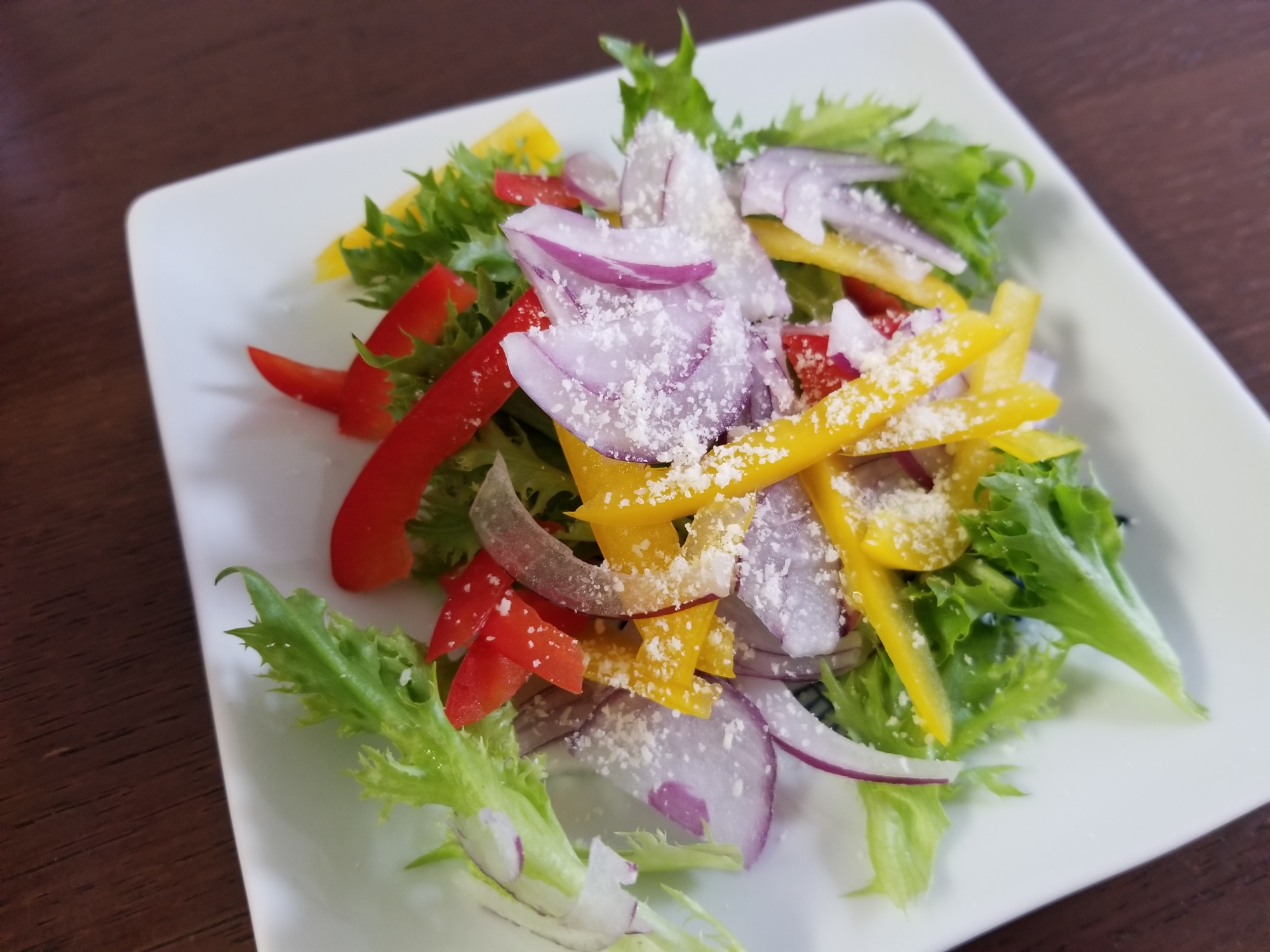 パプリカの彩り野菜サラダ