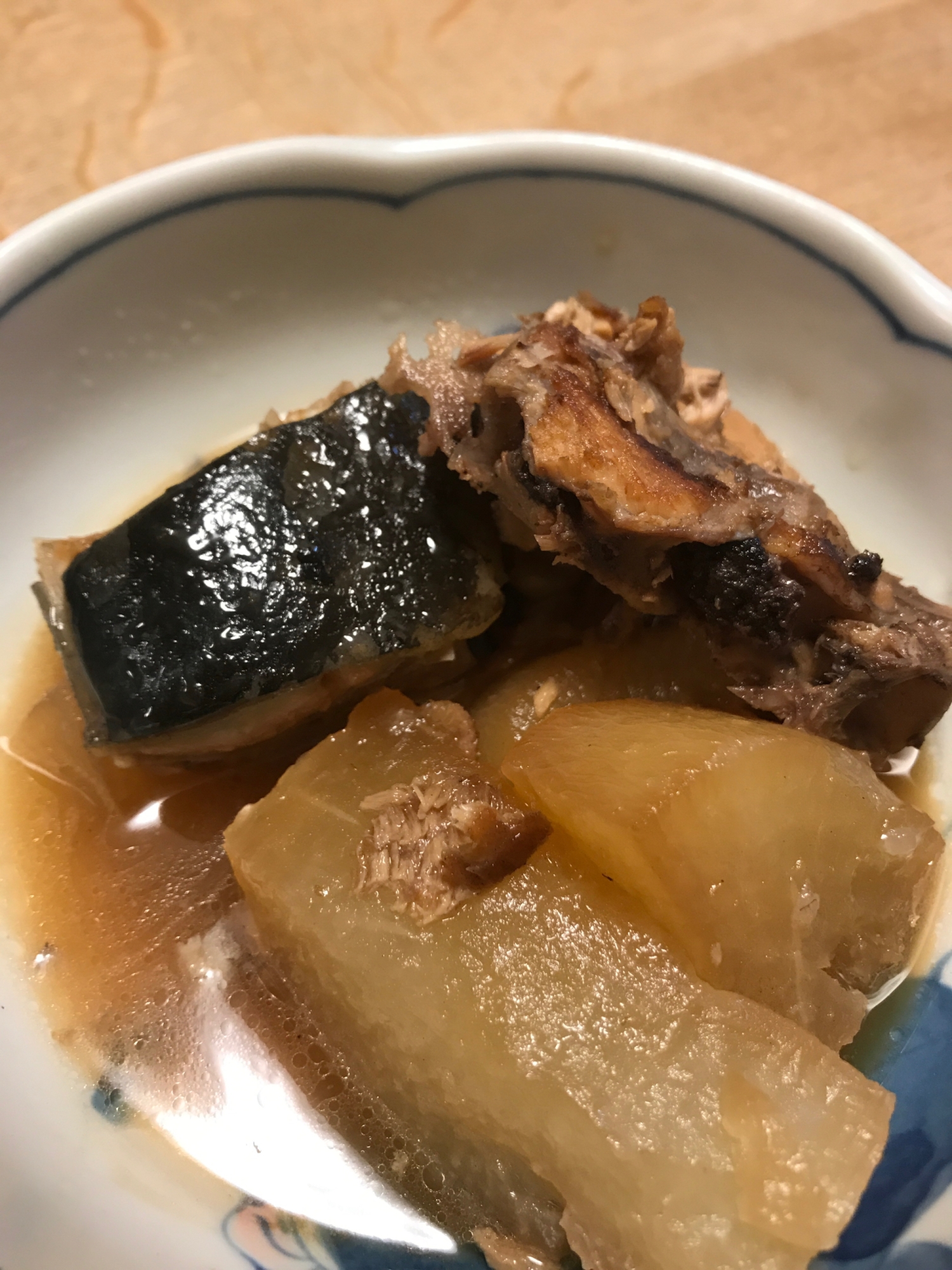ブリのあらと大根の煮物