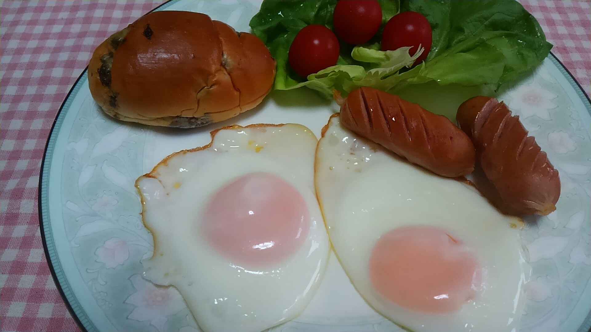 栄養たっぷり☆朝食の目玉焼きのワンプレート