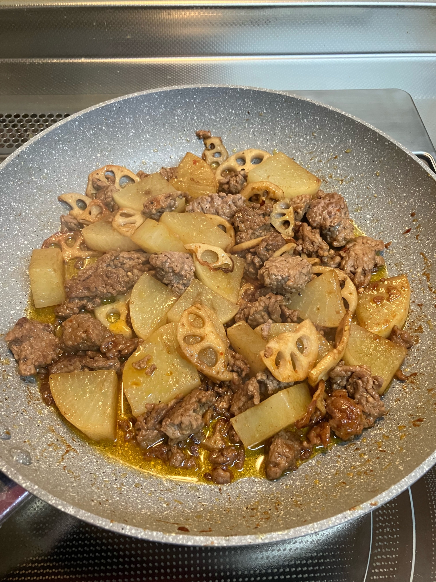 合い挽き肉と蓮根と大根の旨辛炒め^_^