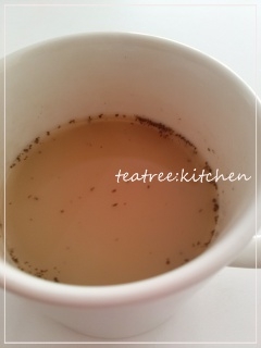 ティーポットを使わず、きな粉の生姜紅茶