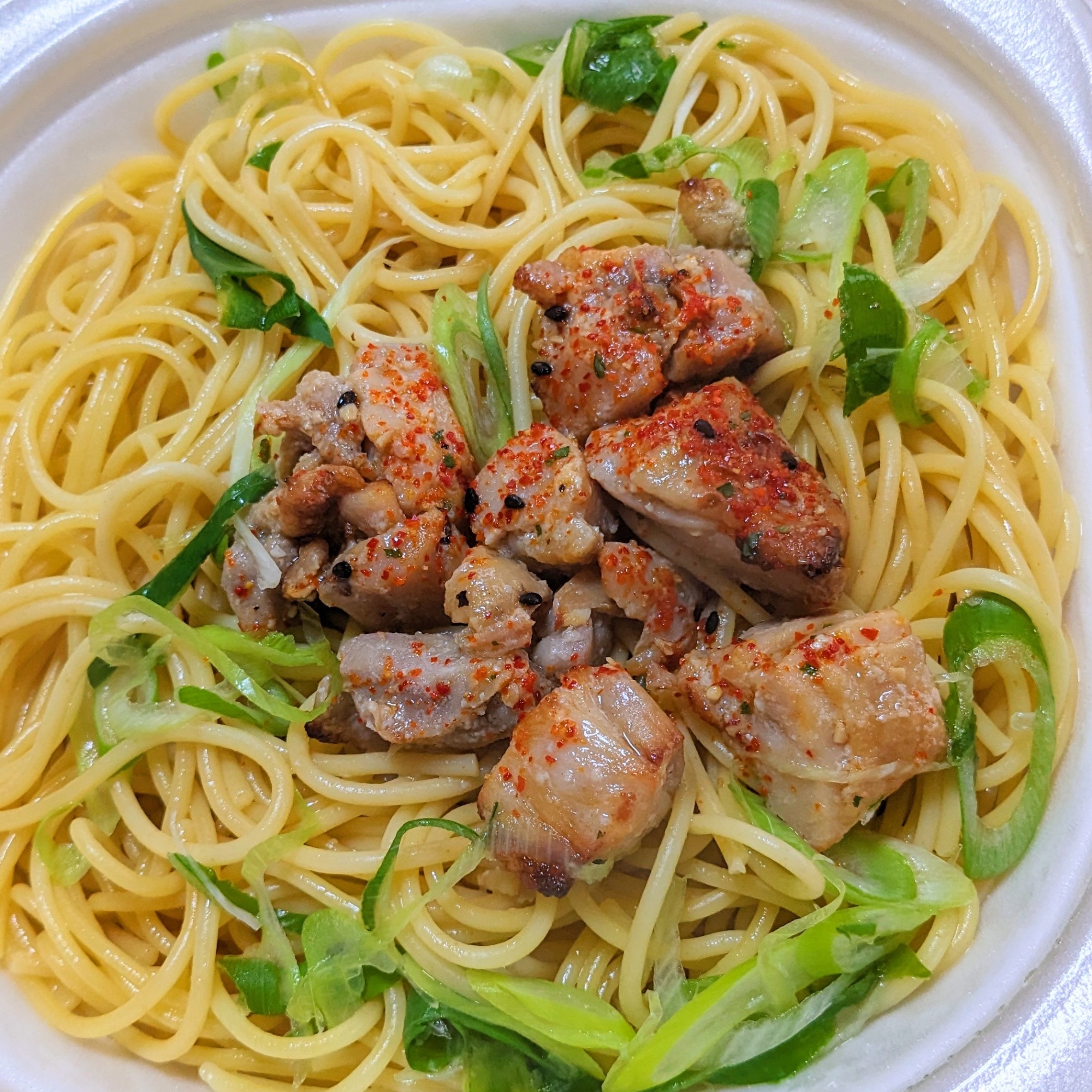 鶏もも肉とネギの焦がし醤油スパゲッティ