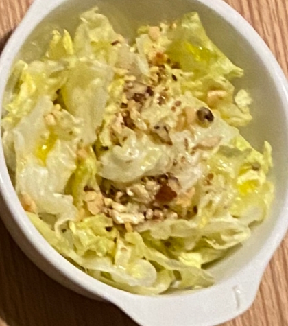 ミックスナッツのレタスサラダ