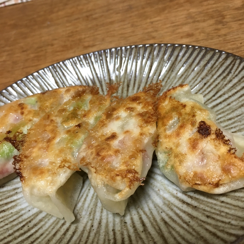 変わり餃子！イカとアスパラの塩ダレ包み