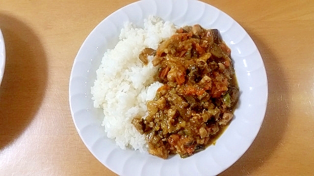 玉ねぎ、カレールー、トマト缶要らず☆茄子カレー