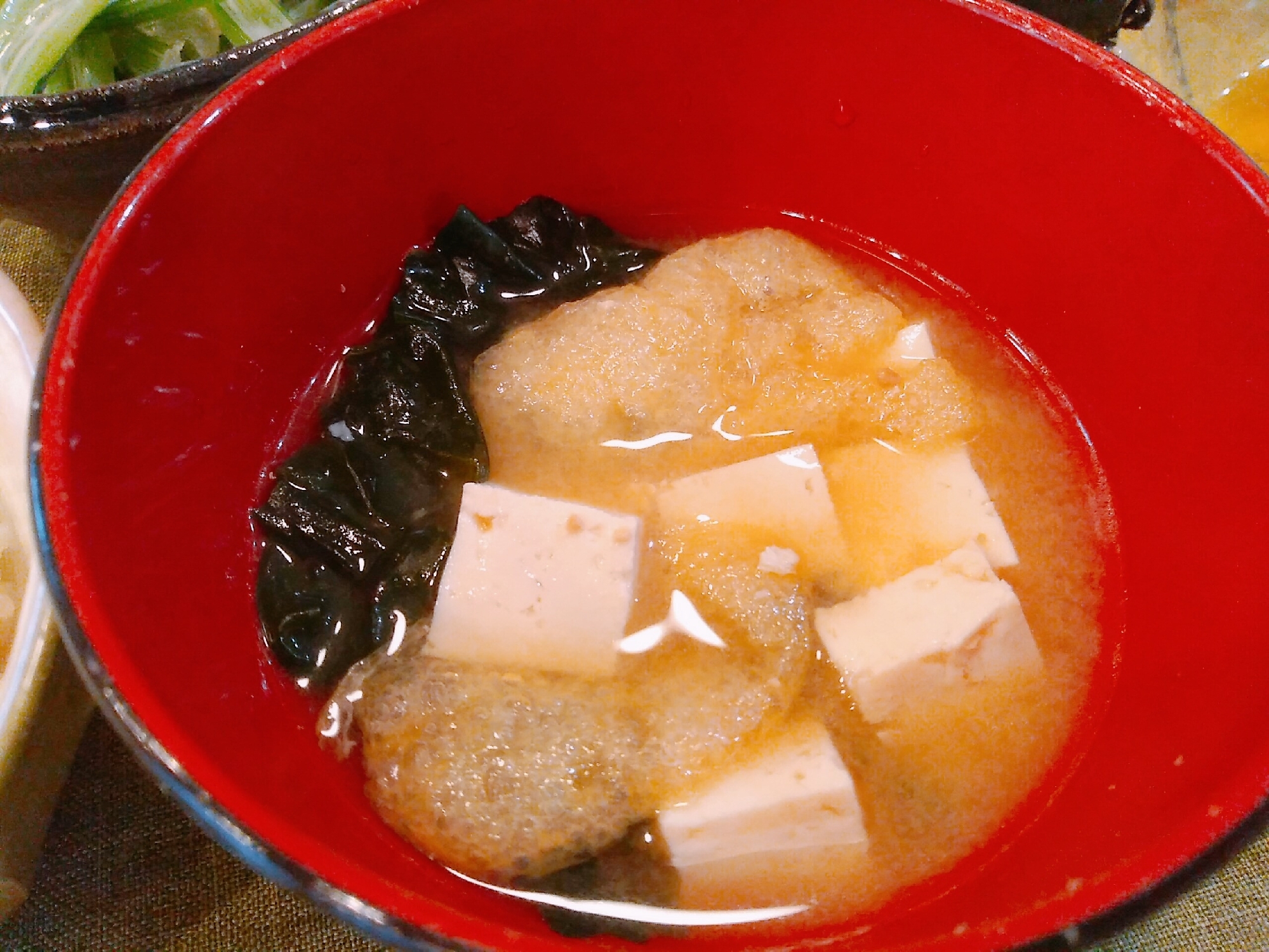 基本の豆腐と揚げ、わかめのお味噌汁☆