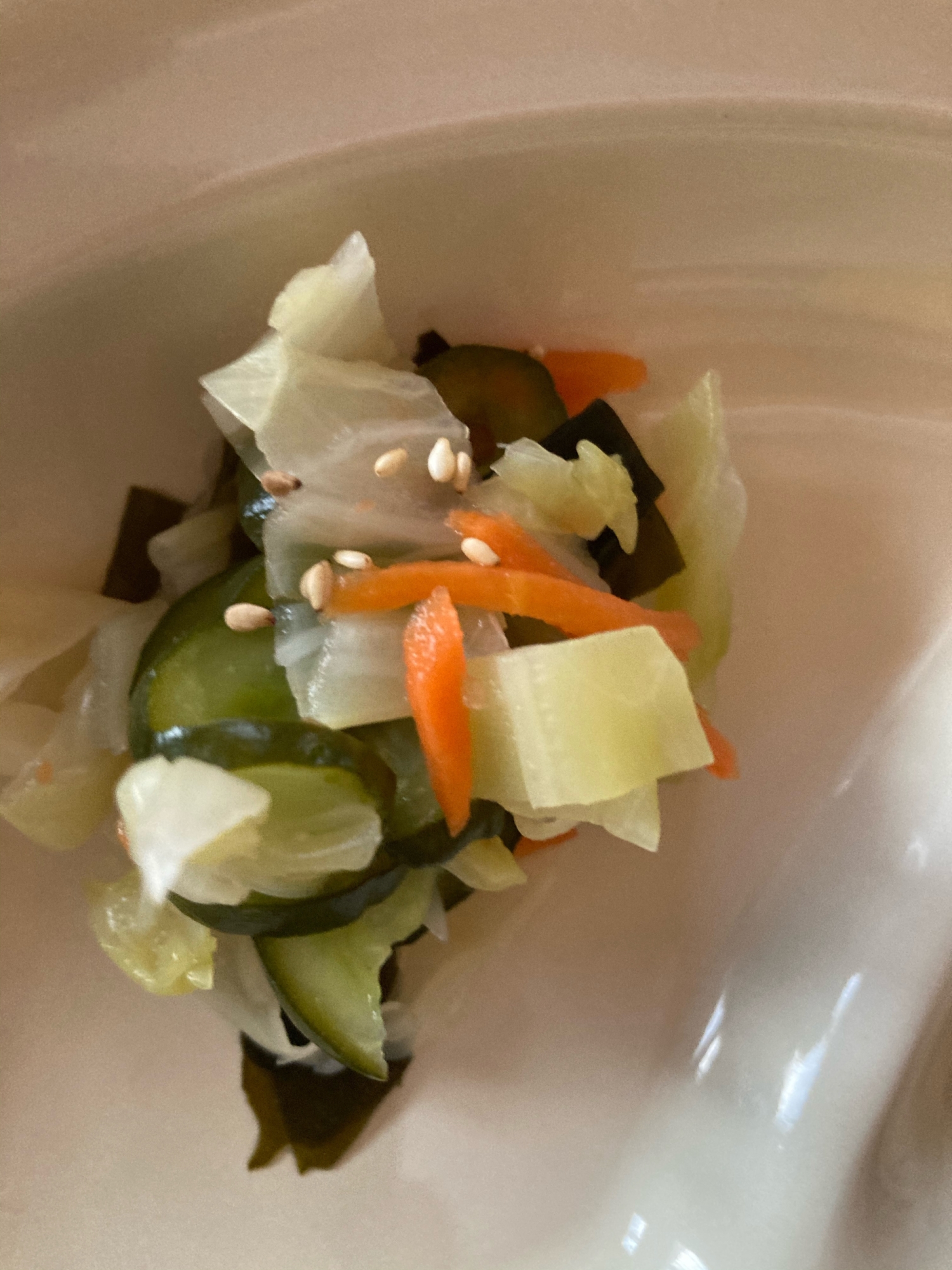 キャベツと人参ときゅうりとわかめの中華和え