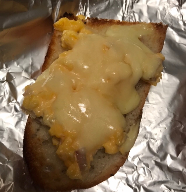 カリフラワー卵サラダチーズトースト