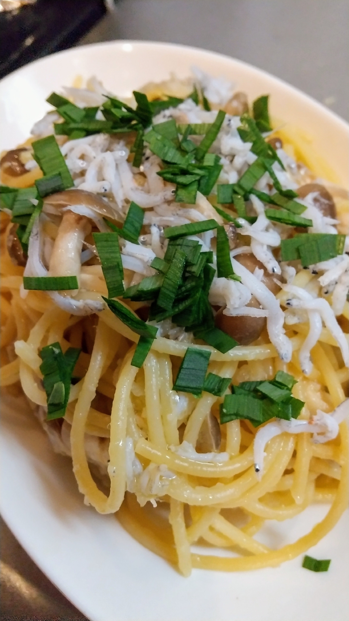 和えるだけ!お手軽ランチに!しらすとしめじのパスタ