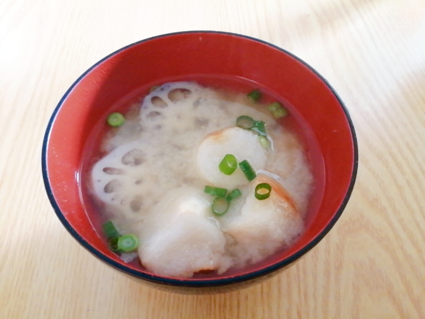 れんこんと麩と小ねぎの味噌汁