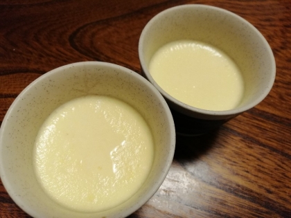 そば猪口で和の雰囲気。手を抜いてカラメルは作りませんでしたが、十分においしくできました。