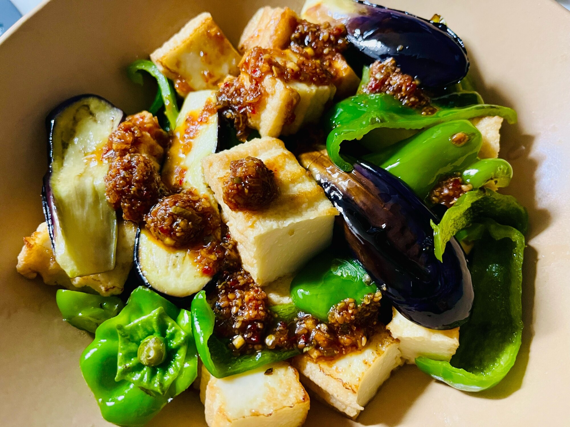 ❤️❤️厚揚げページ❤️❤️ 厚揚げと夏野菜のにんにく炒め レシピ・作り方 by YOKO yy - 楽天レシピ