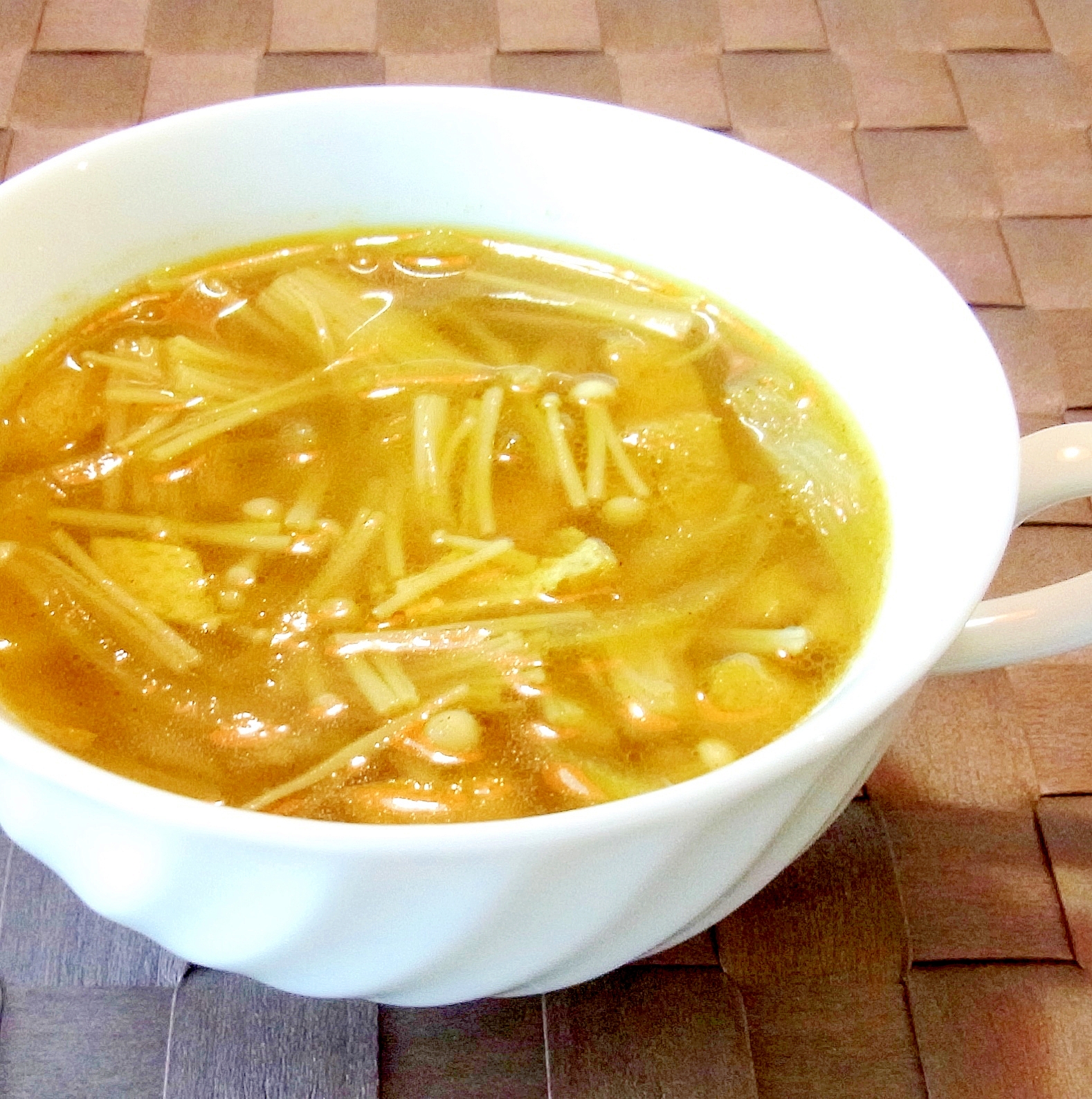 えのき茸と油揚げのカレースープ