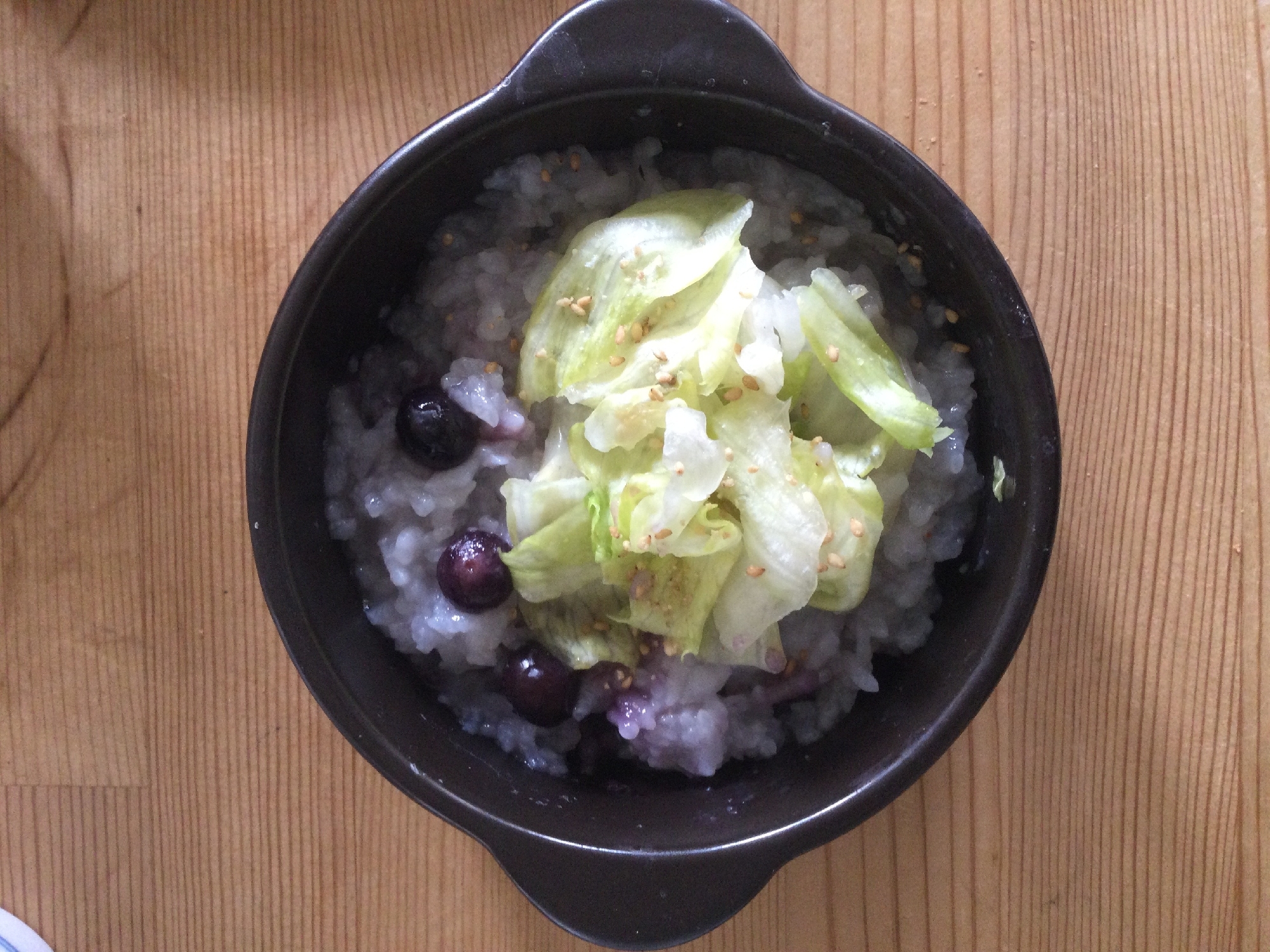 レタスの胡麻和え乗せ☆ブルーベリー入り温めご飯♪