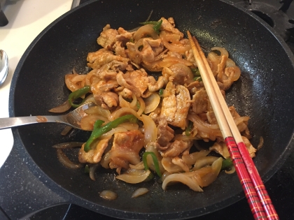 いつも醤油味なので、ケチャップ味が子供に大好評でした！中濃ソースがなかったため、ウスターソースで代用し、大人には塩こしょうをかけました★