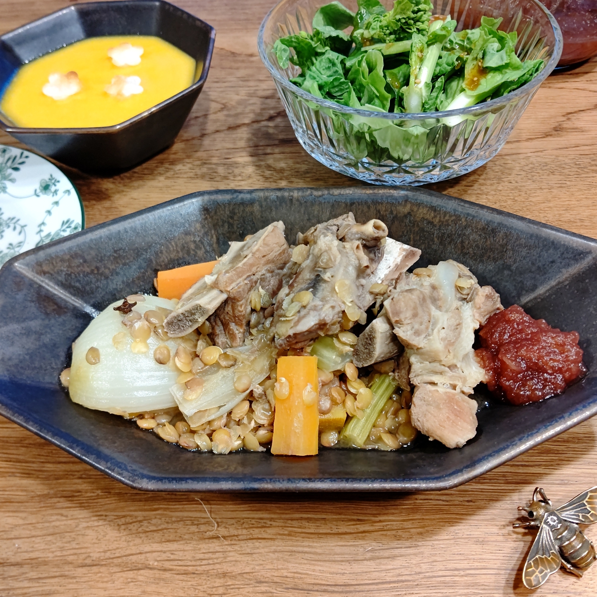 スペアリブとレンズマメの白ワイン煮