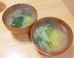 【節約レシピ】　カリフラワーの葉de味噌汁