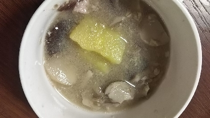 さつまいもと舞茸の味噌汁