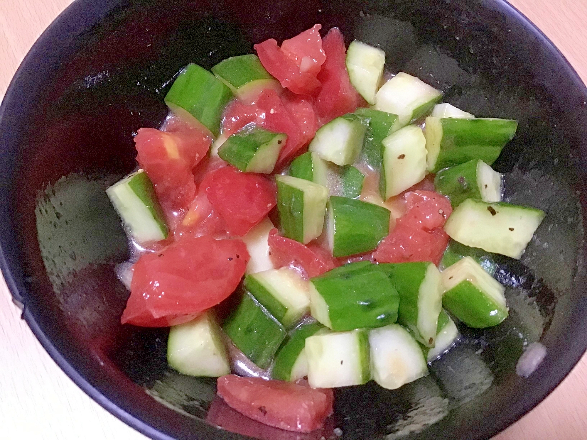 超簡単　オリーブオイルでシンプルトマト胡瓜サラダ