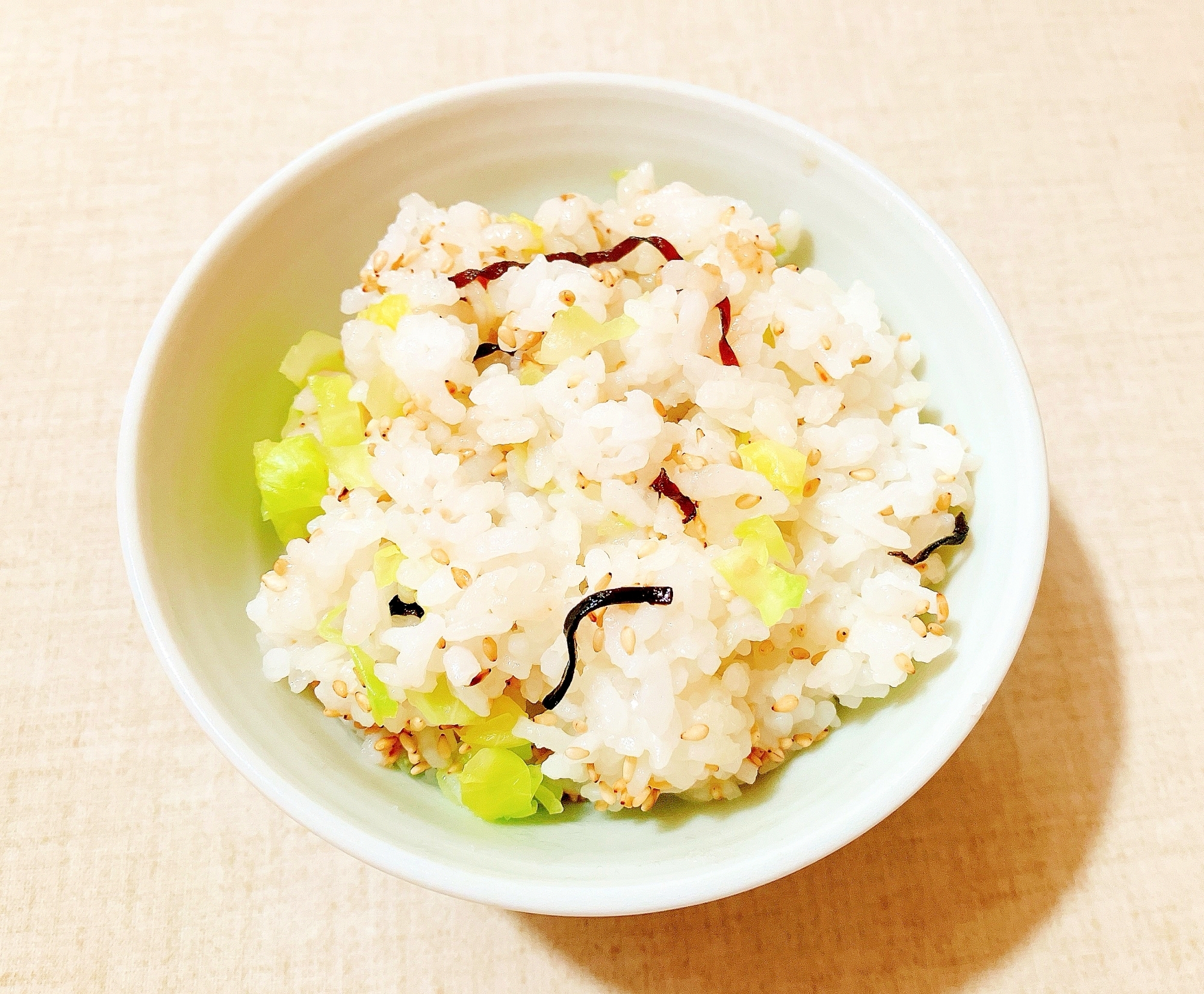 キャベツと塩昆布の混ぜご飯