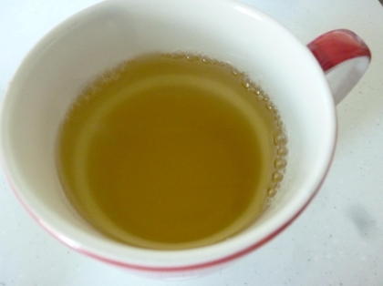 マグカップでたっぷりといただきました♪
ほんのり甘い緑茶でホッと一息☆
緑茶は香りにも癒されますよね＾＾
美味しく頂きましたぁ*＾＾*