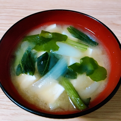 豆腐とわかめと小松菜のお味噌汁