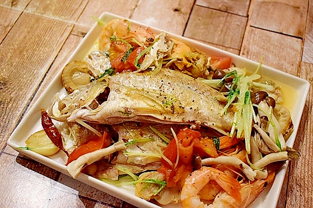 おうちでおつまみ 魚介たっぷり簡単アクアパッツァ レシピ 作り方 By パパの料理ヒロ 楽天レシピ おうちでおつまみ 魚介たっぷり簡単アクアパッツァ レシピ 作り方 By パパの料理ヒロ 楽天レシピ