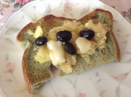 ちょっとだけ黒豆残ってたよ♪先日の青汁食パンで〜朝からウホウホ♡ゴチ様〜♪
青汁食パンをレシピで紹介させて貰っちゃった〜^ ^
いつも事後報告で御免ね〜♡