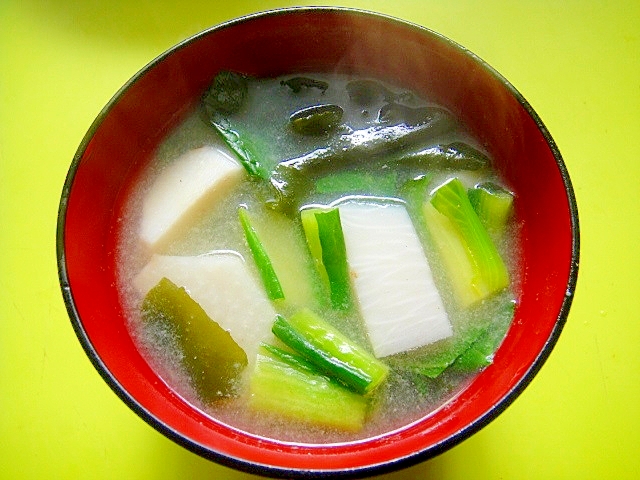 里芋と小松菜わかめの味噌汁