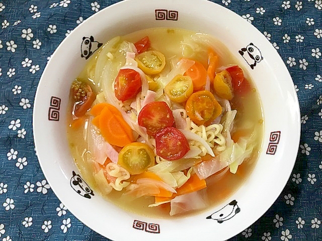 プチトマトとたっぷり野菜の塩ラーメン