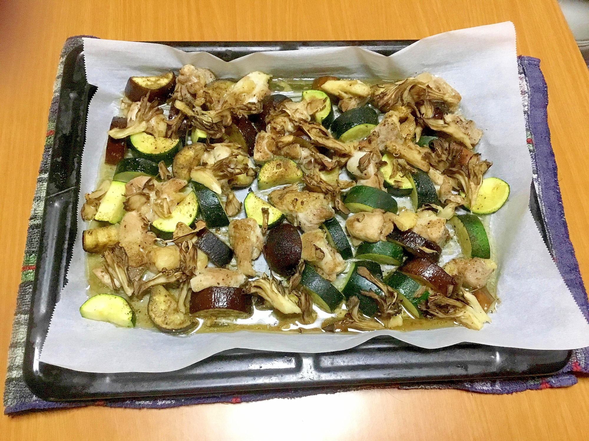 ビニール袋で簡単ヘルシー鶏肉と夏野菜のオーブン焼